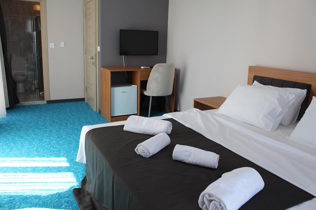 Silver Continent Hostel 锡利夫里 外观 照片