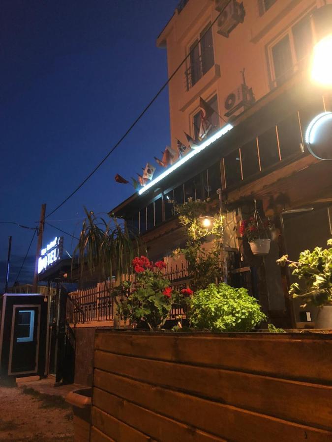 Silver Continent Hostel 锡利夫里 外观 照片